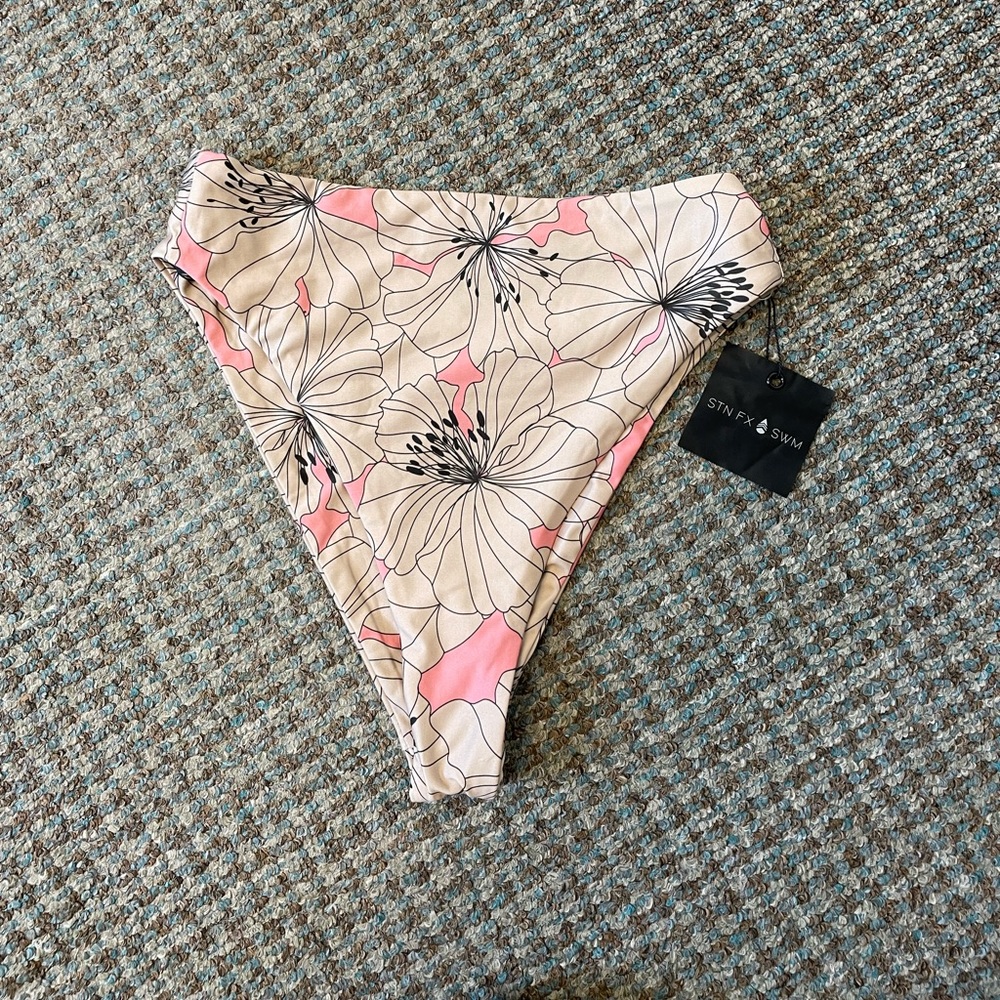 Stone Fox Swim High waisted bottoms in Tropicana